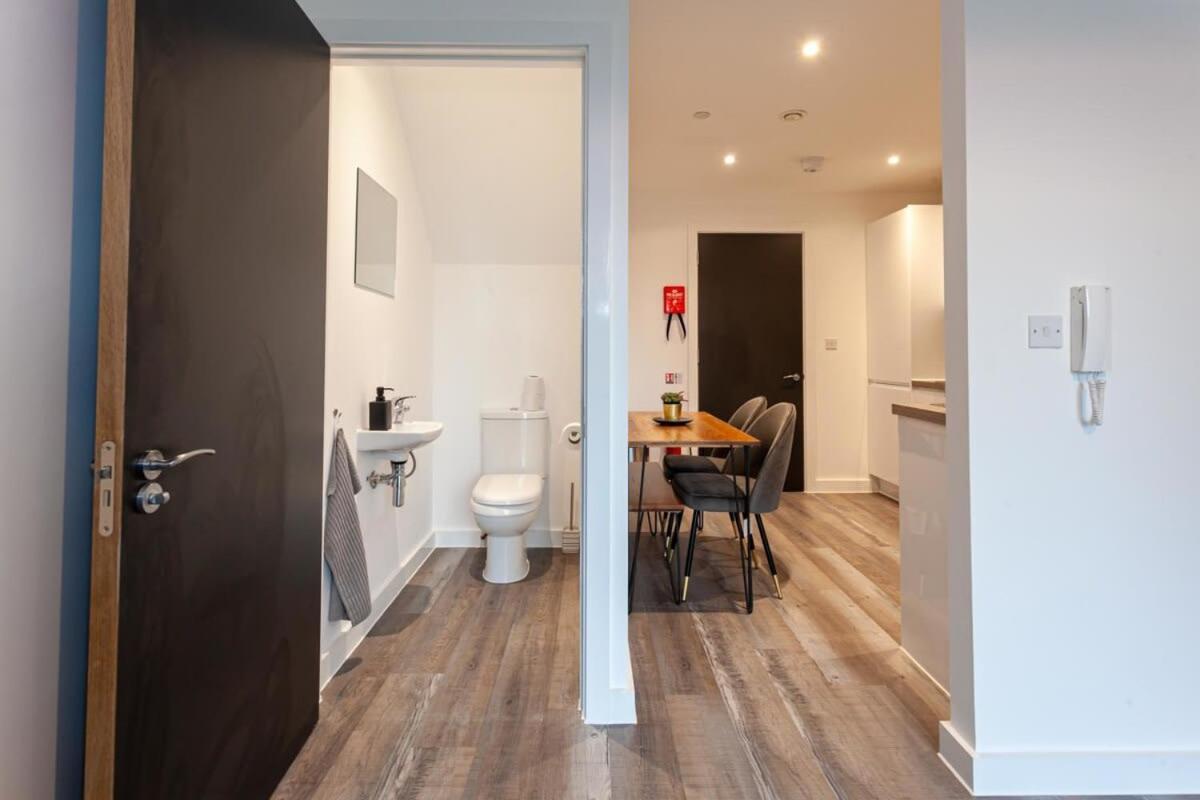 Superb 2 Bed Flat 5Min To Old Trafford Stadium Manchester Eksteriør billede