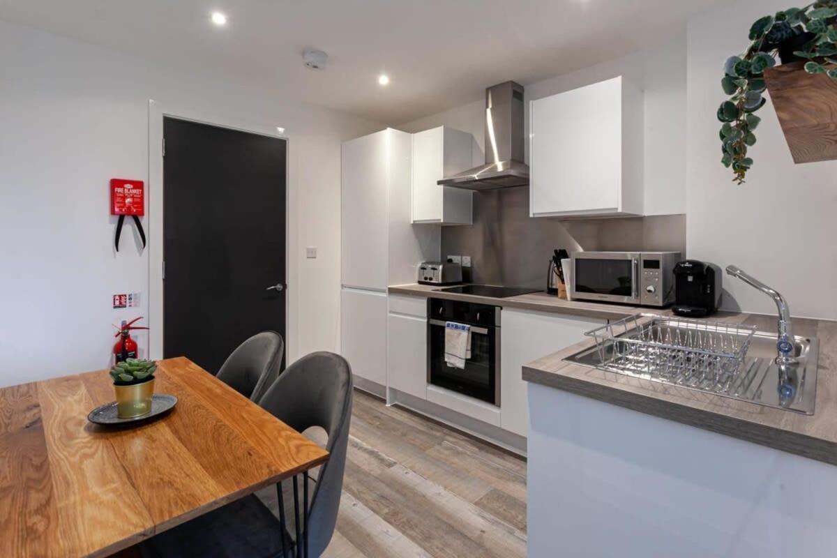 Superb 2 Bed Flat 5Min To Old Trafford Stadium Manchester Eksteriør billede