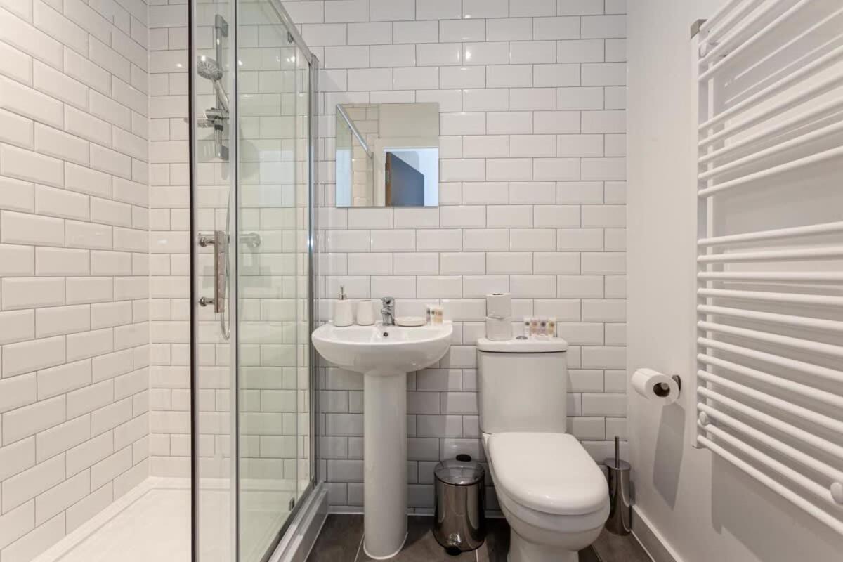 Superb 2 Bed Flat 5Min To Old Trafford Stadium Manchester Eksteriør billede