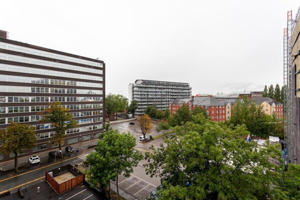 Superb 2 Bed Flat 5Min To Old Trafford Stadium Manchester Eksteriør billede